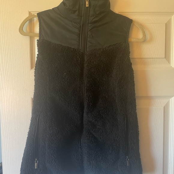 Columbia Jackets & Blazers - Fuzzy Columbia vest